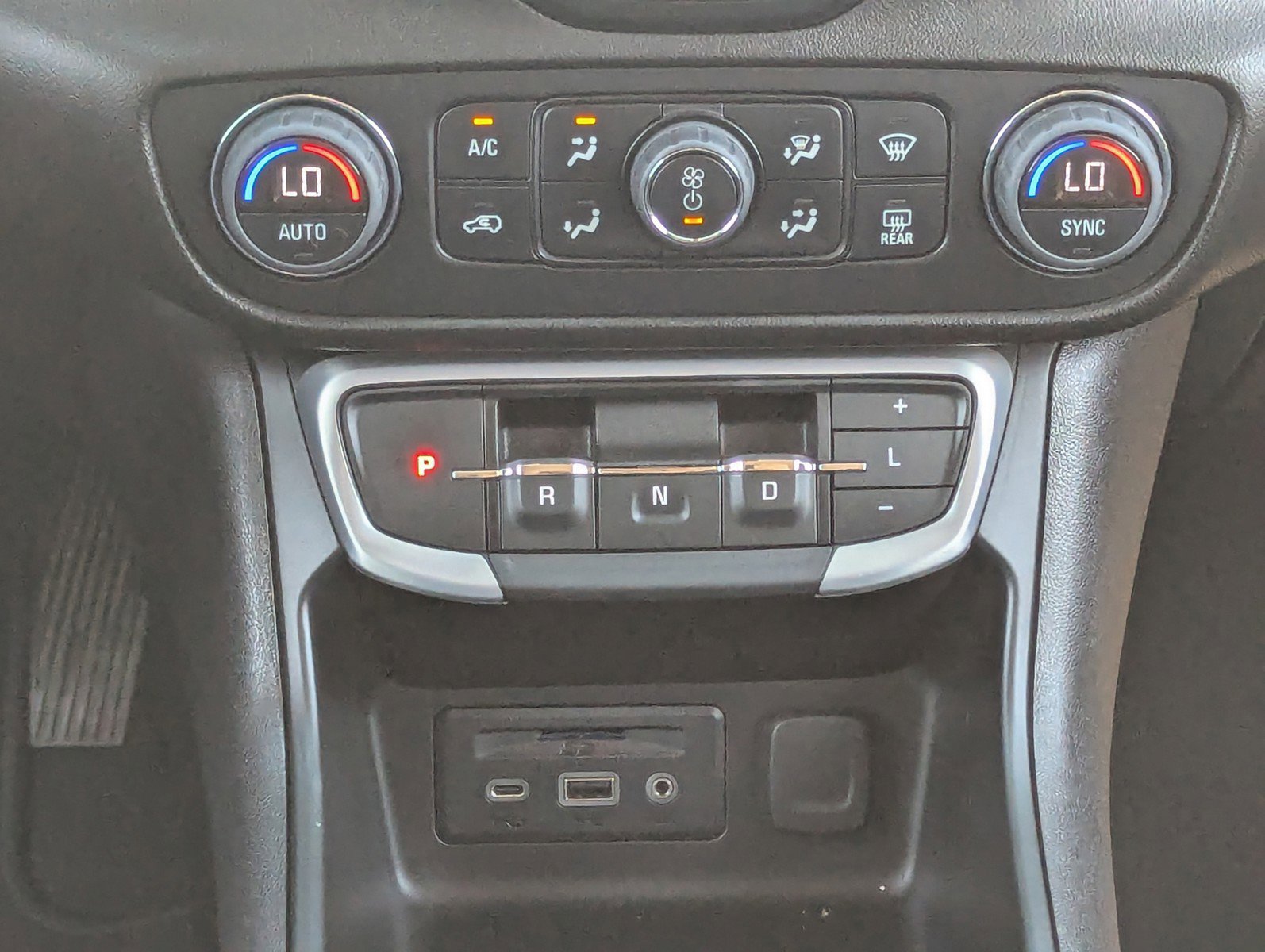 Certified 2024 GMC Terrain SLT image 22