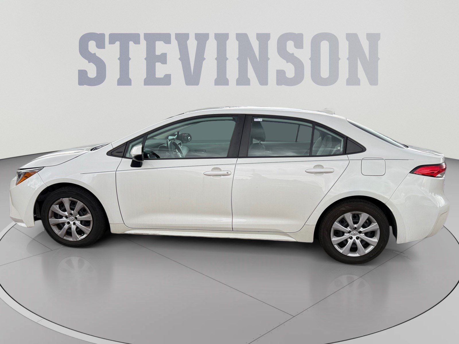 Used 2021 Toyota Corolla LE FWD image 2