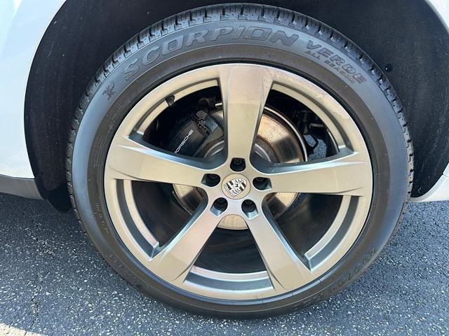 Used 2023 Porsche Macan w/ Sport Chrono Package image 38