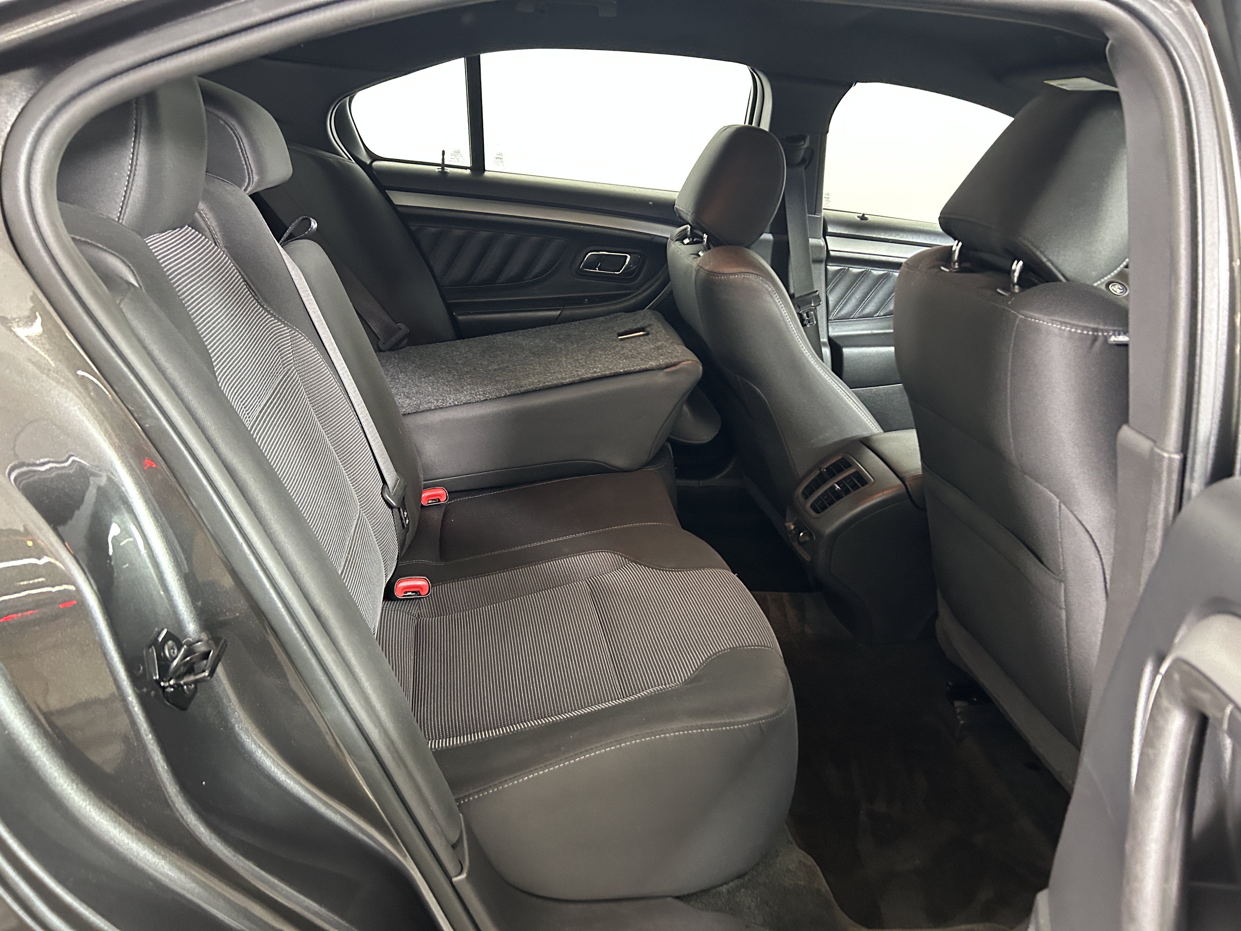 Used 2015 Ford Taurus SEL AWD/4WD image 24
