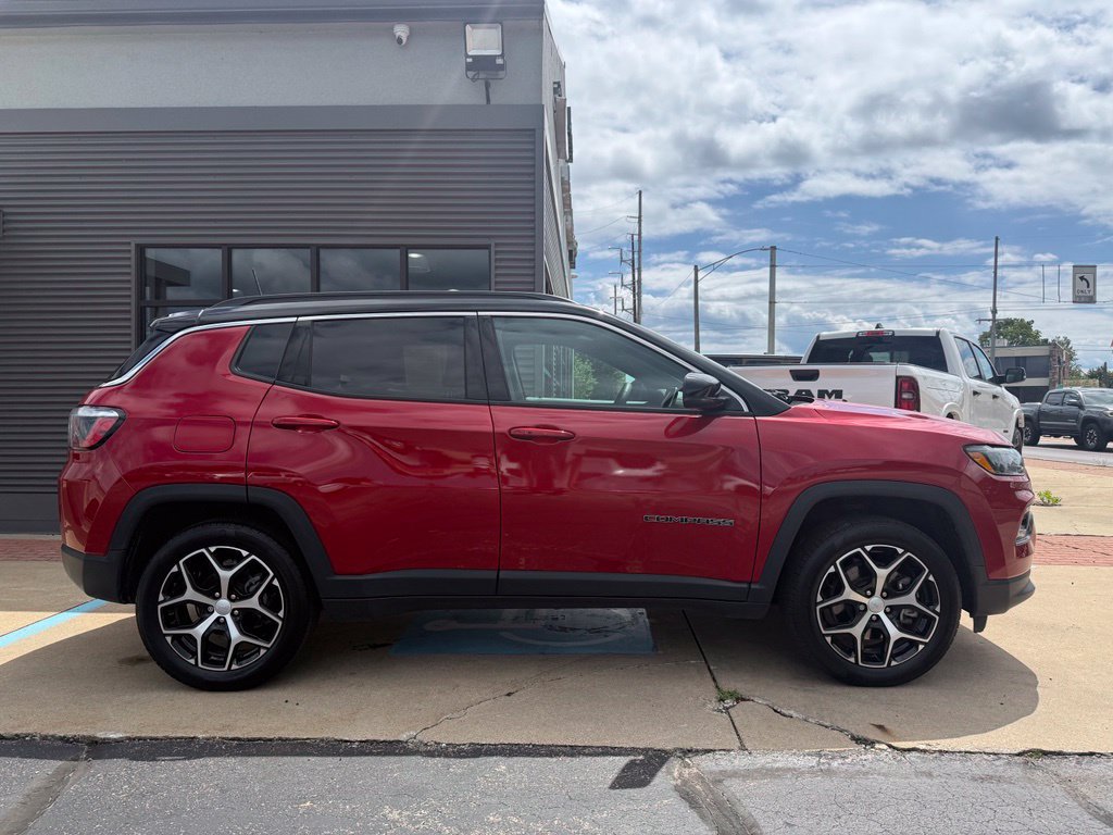 Used 2024 Jeep Compass Limited AWD/4WD image 4