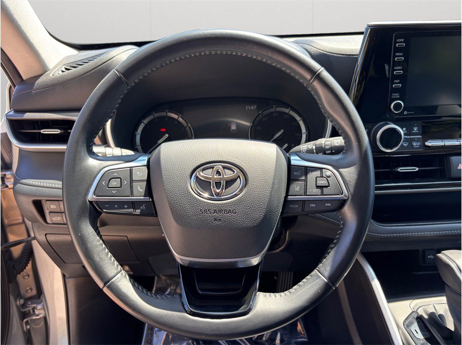 Used 2021 Toyota Highlander XLE AWD/4WD image 23