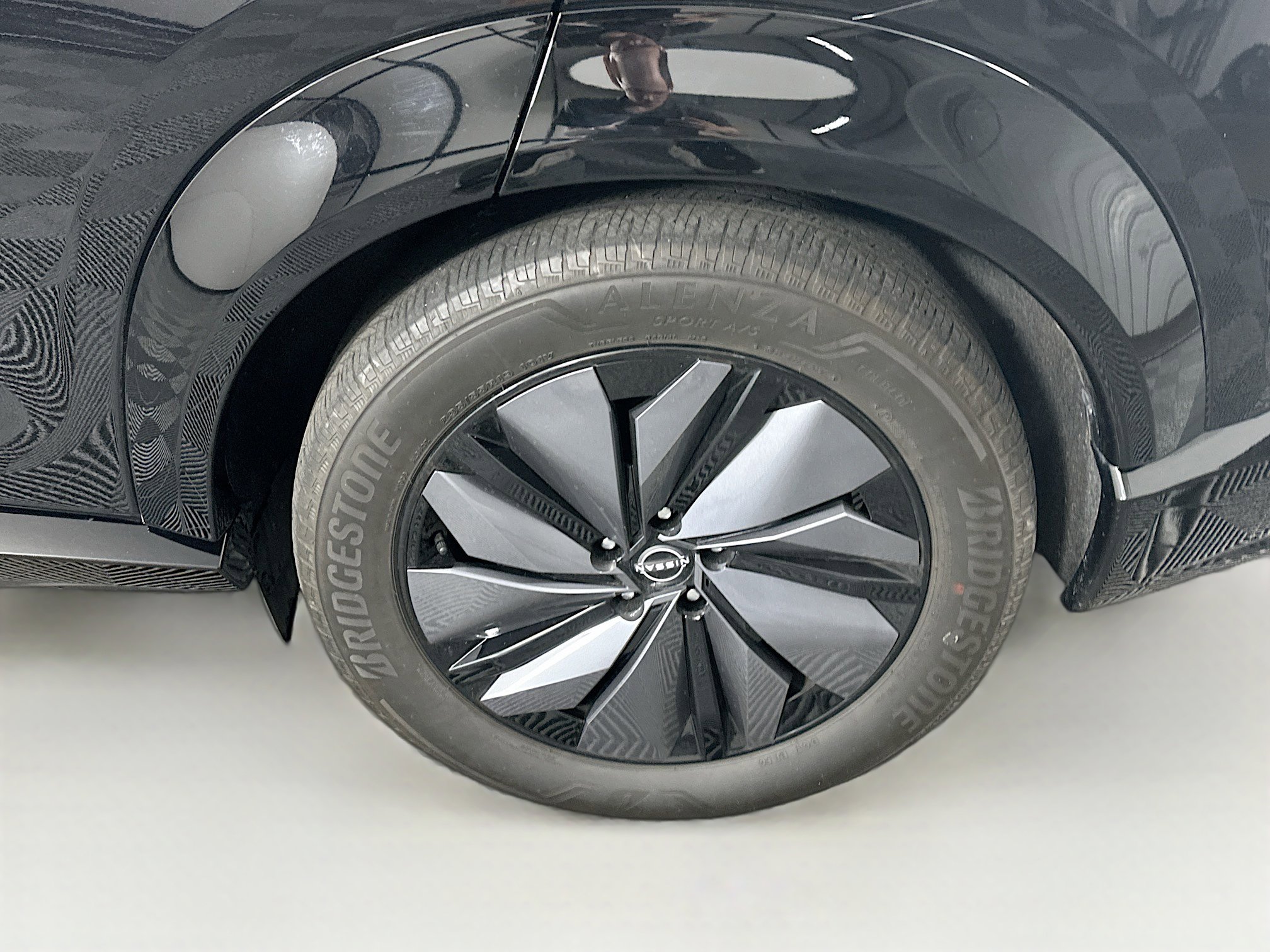 Used 2024 Nissan Ariya FWD image 11