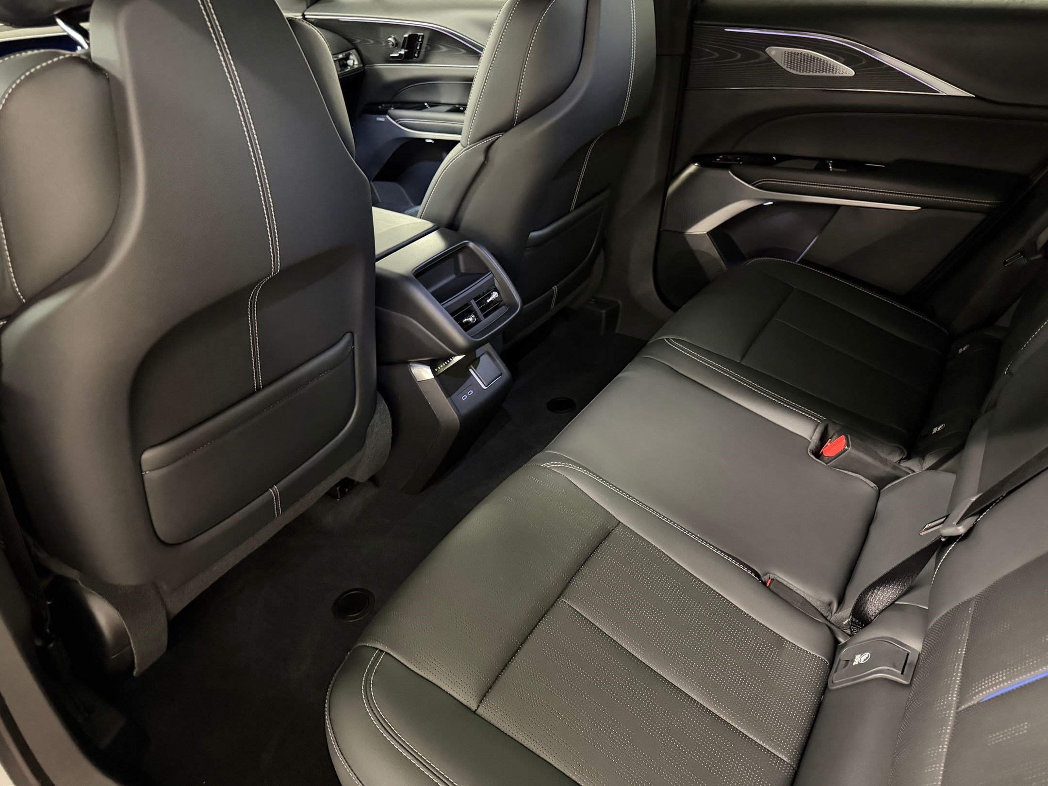 Certified 2024 Cadillac Lyriq Luxury RWD image 23