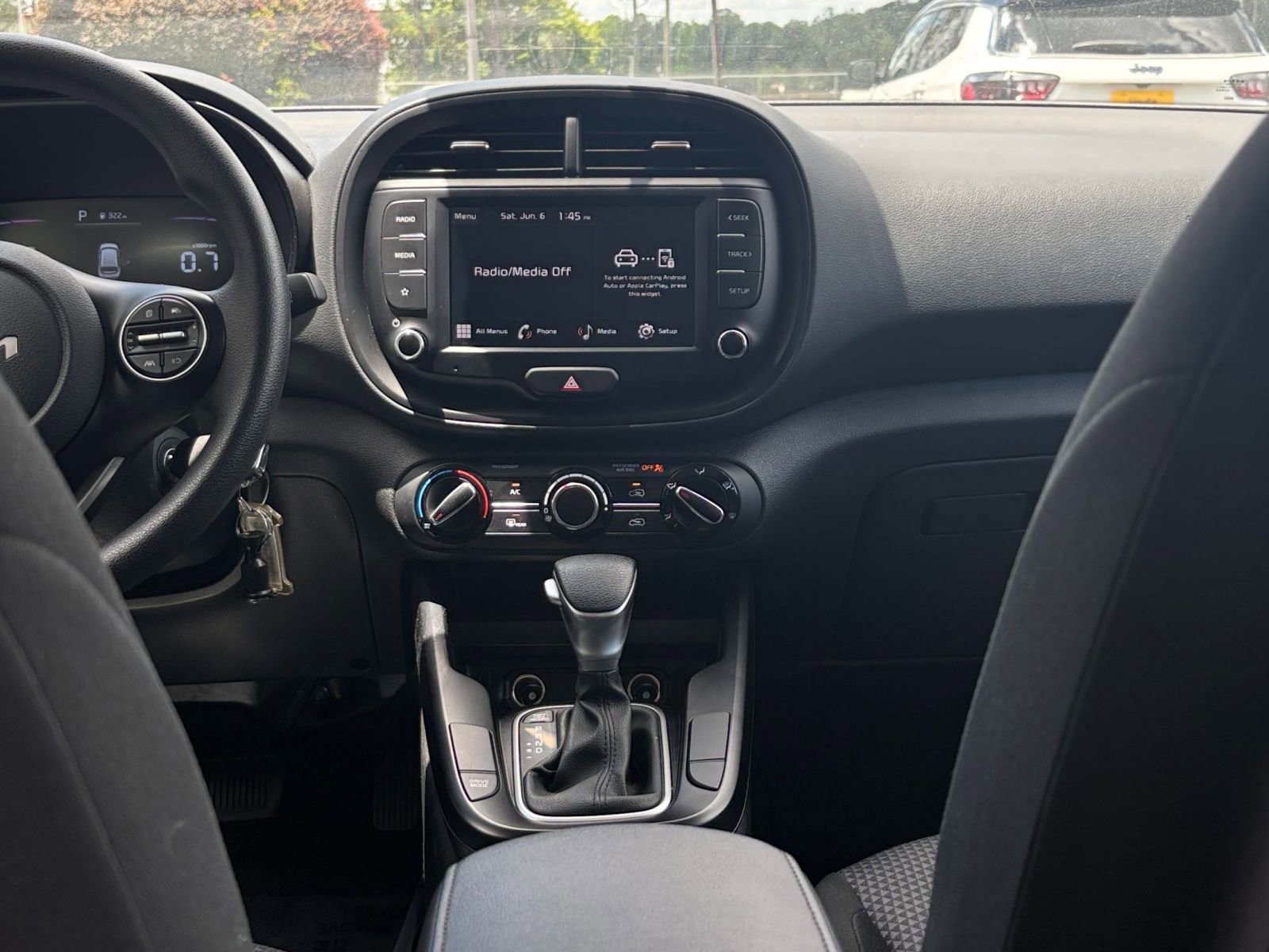 Used 2025 Kia Soul LX w/ LX Technology Package FWD image 17