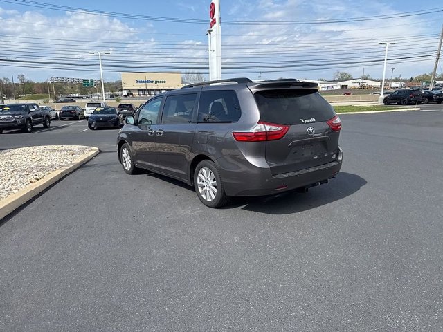 Used 2017 Toyota Sienna XLE Premium image 5
