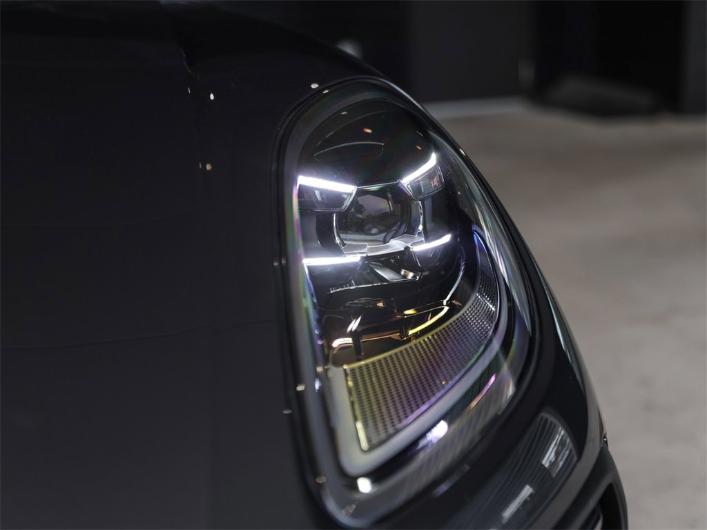 Used 2025 Porsche Macan image 11
