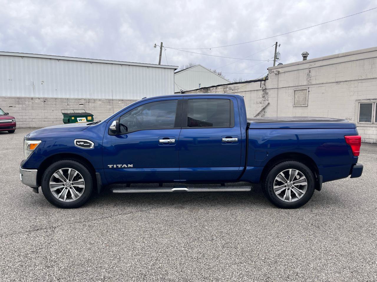 Used 2017 Nissan Titan SL image 6