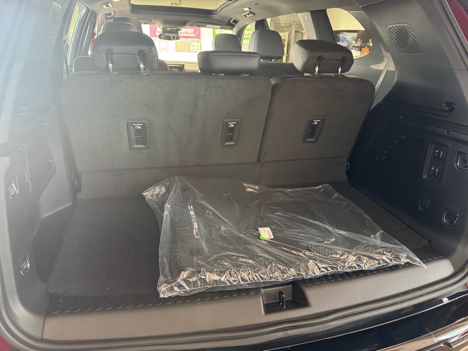 Certified 2024 GMC Acadia Denali w/ LPO, Floor Liner Package AWD/4WD image 9