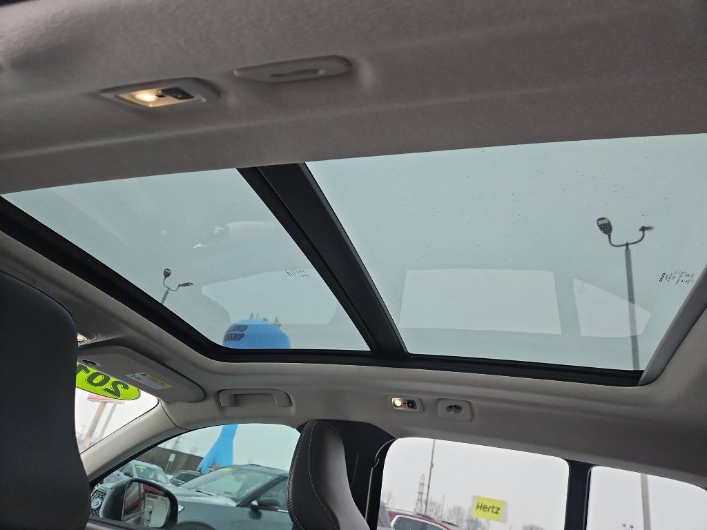 Used 2019 Volvo XC40 T5 Momentum image 14