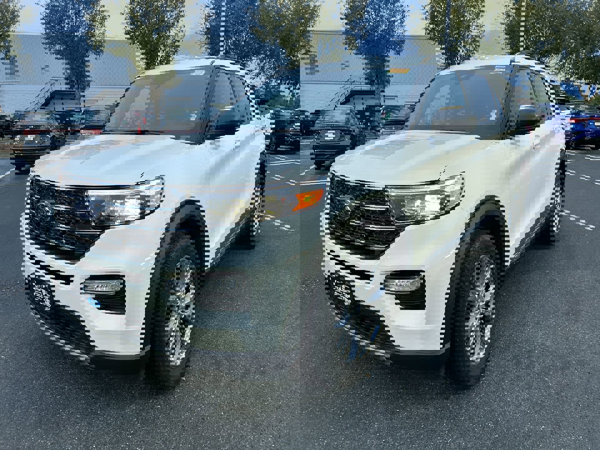 Used 2023 Ford Explorer XLT w/ Equipment Group 202A image 5