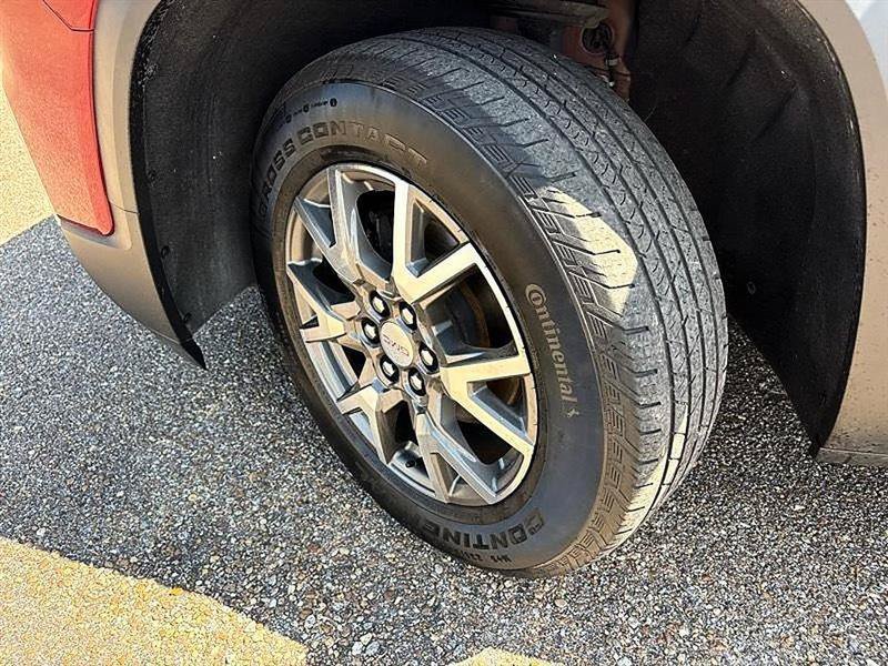 Used 2023 GMC Acadia SLE w/ Driver Convenience Package FWD image 52