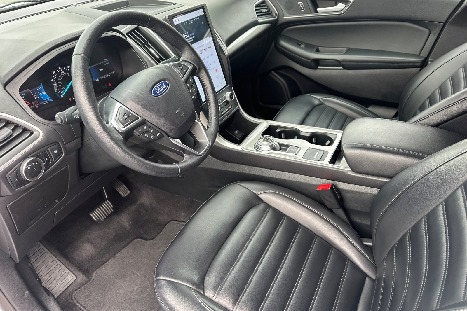 Used 2024 Ford Edge SEL AWD/4WD image 11