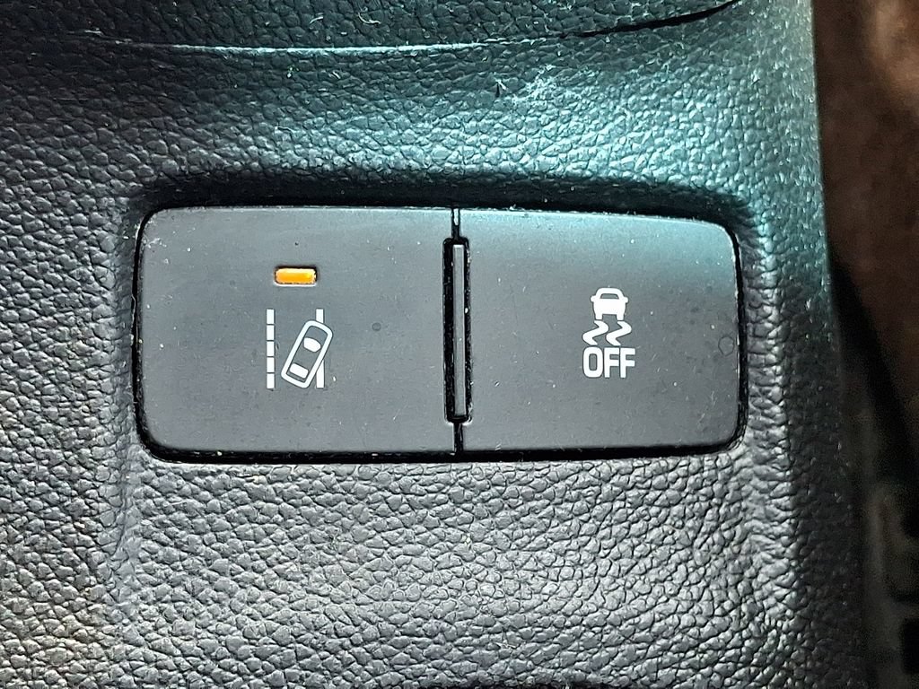 Used 2020 Chevrolet Sonic LT w/ Convenience Package FWD image 28