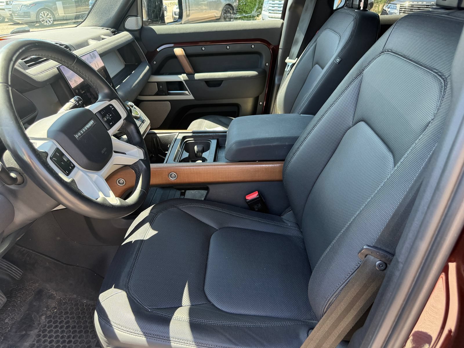 Used 2023 Land Rover Defender 130 X-Dynamic SE AWD/4WD image 8
