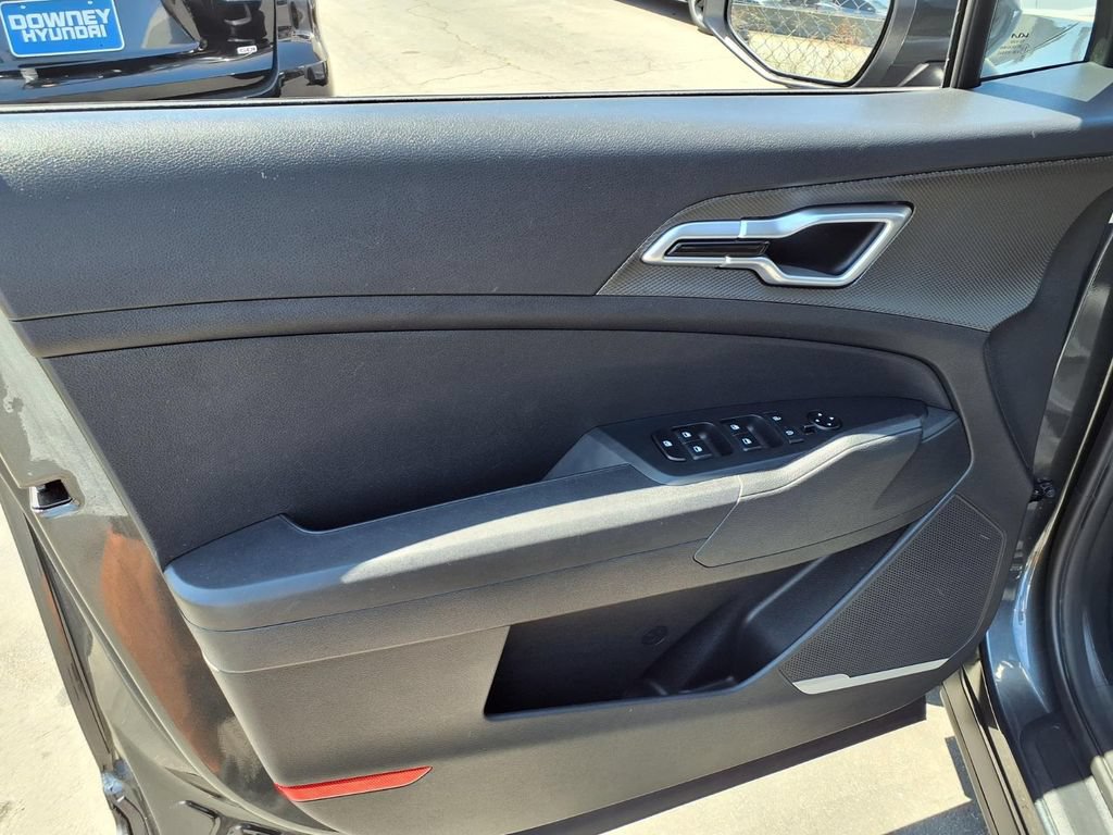 Used 2025 Kia Sportage LX FWD image 12