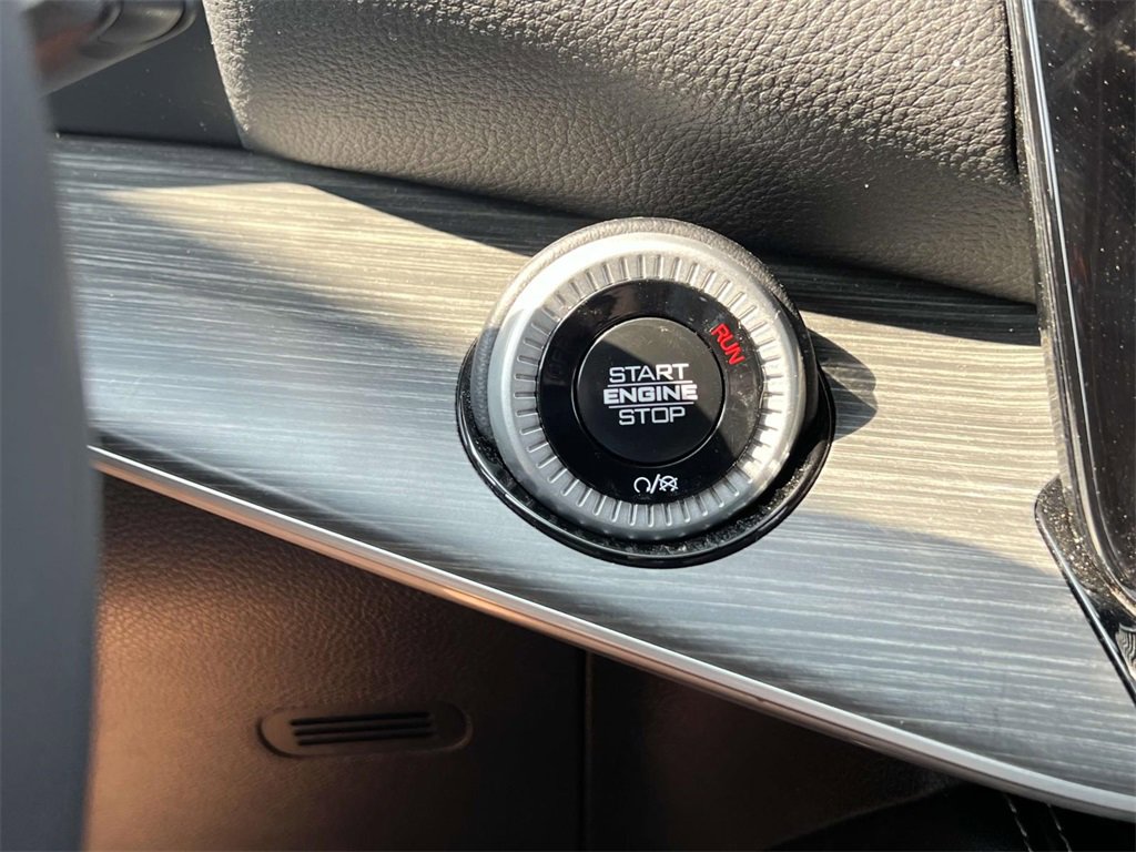 Used 2024 Jeep Wagoneer L Series II w/ Flexible Seating Group image 23