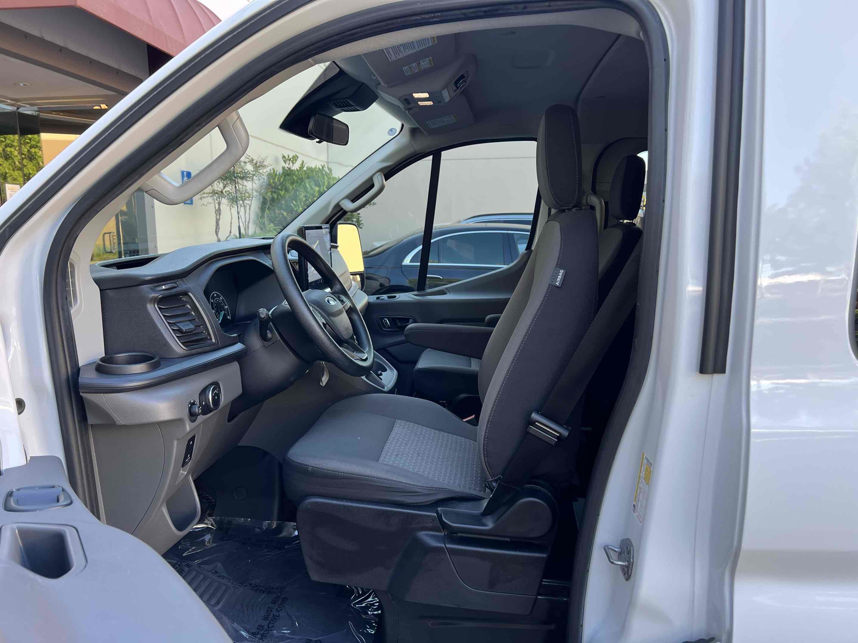 Used 2024 Ford Transit 350 XLT RWD image 4