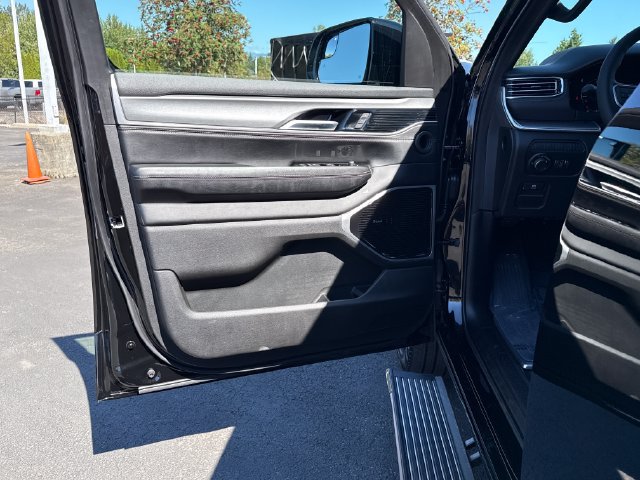 New 2026 Jeep Grand Wagoneer L Limited AWD/4WD image 17