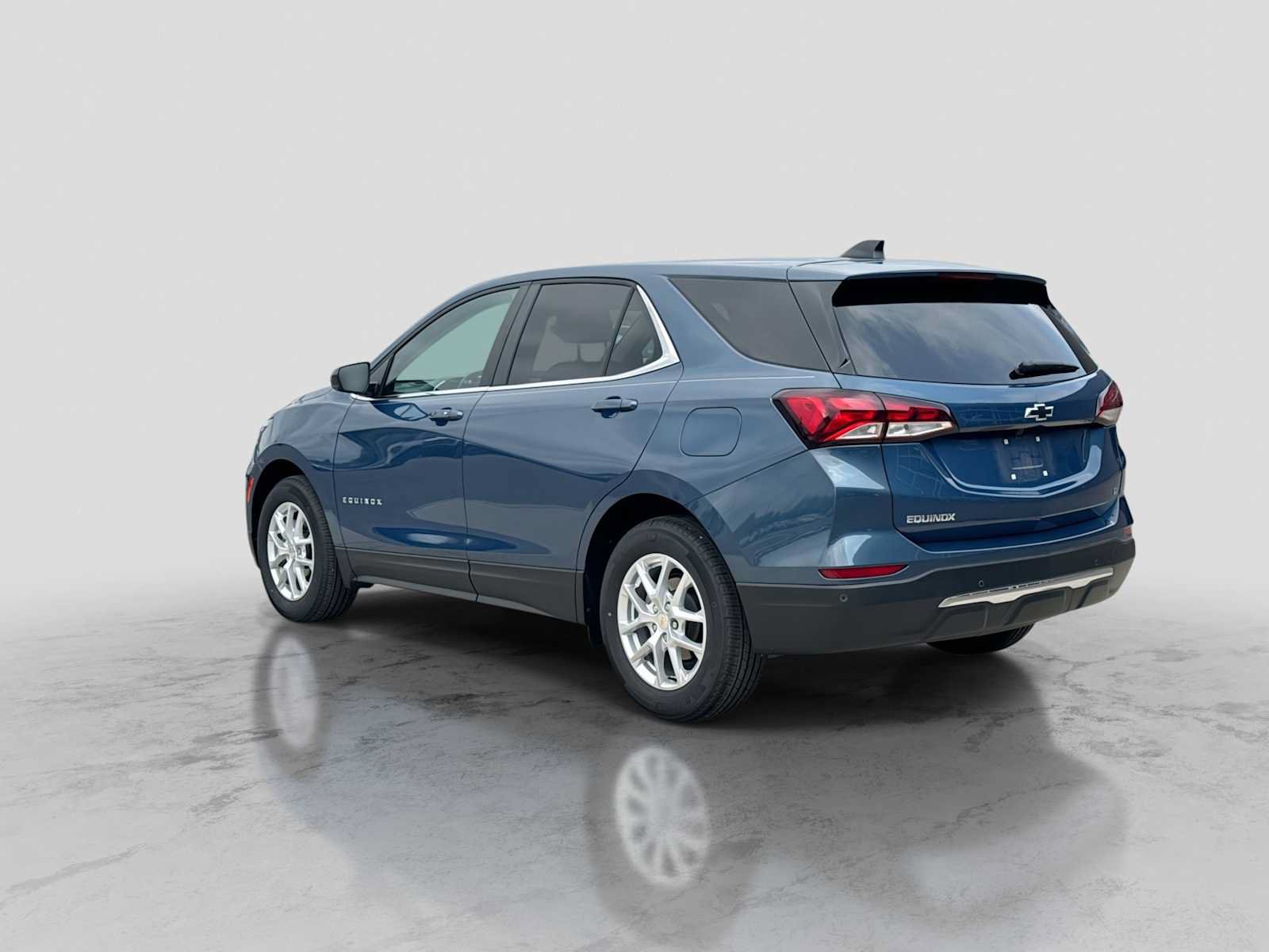 Used 2024 Chevrolet Equinox LT w/ LPO, Floor Liner Package FWD image 4