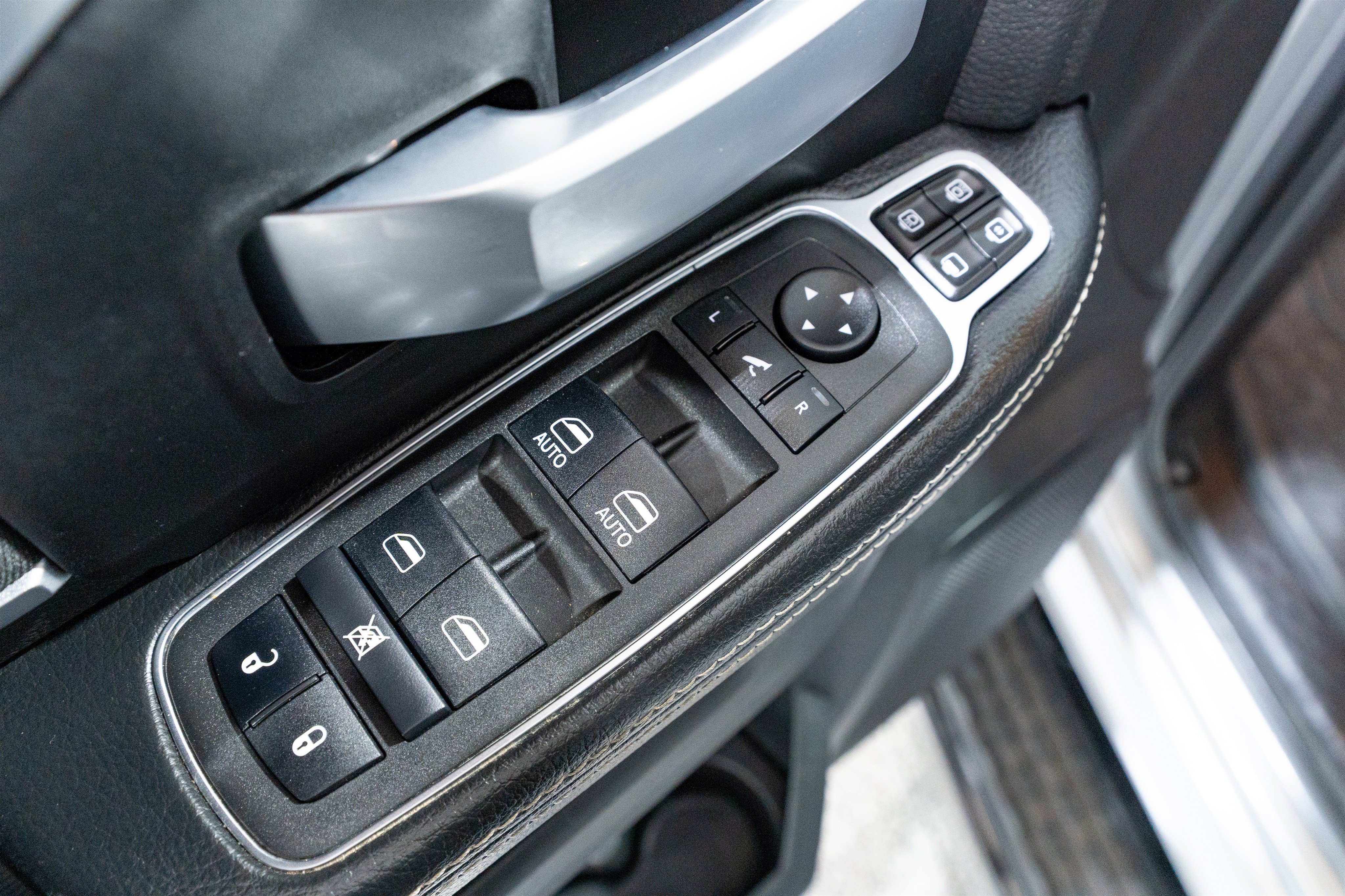 Used 2024 RAM 3500 Big Horn w/ Night Edition AWD/4WD image 18