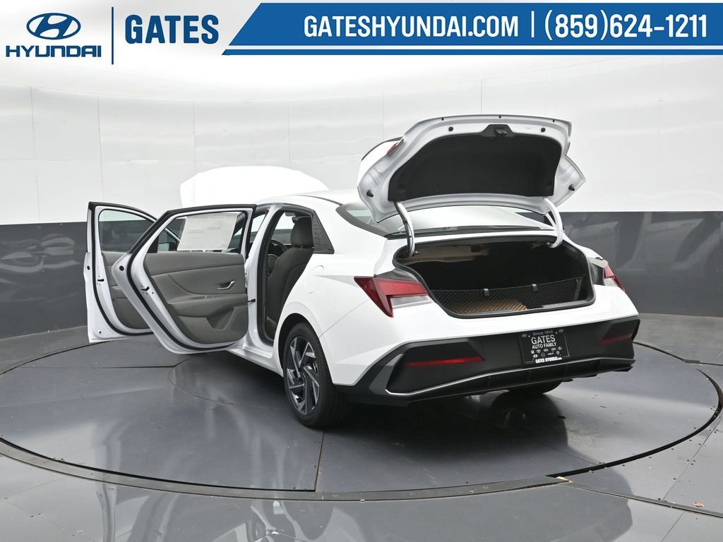 Used 2025 Hyundai Elantra Sport image 58