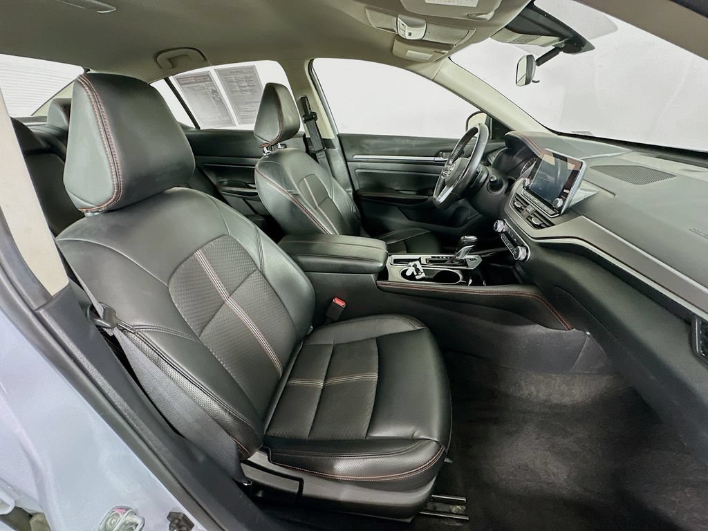 Used 2024 Nissan Altima 2.5 SR FWD image 34
