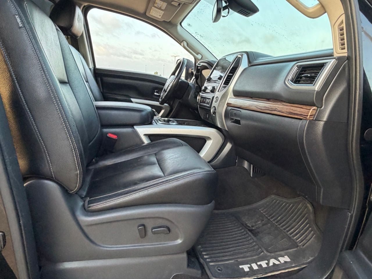 Used 2020 Nissan Titan SL w/ Moonroof Package RWD image 42