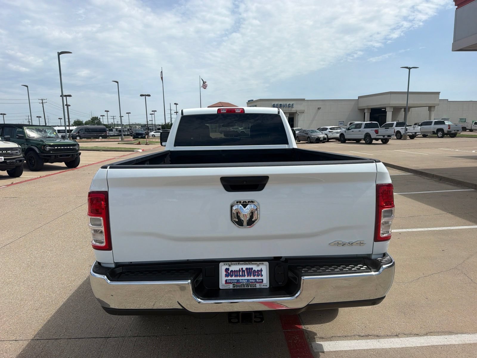 Used 2023 RAM 3500 Tradesman w/ Chrome Appearance Group AWD/4WD image 6