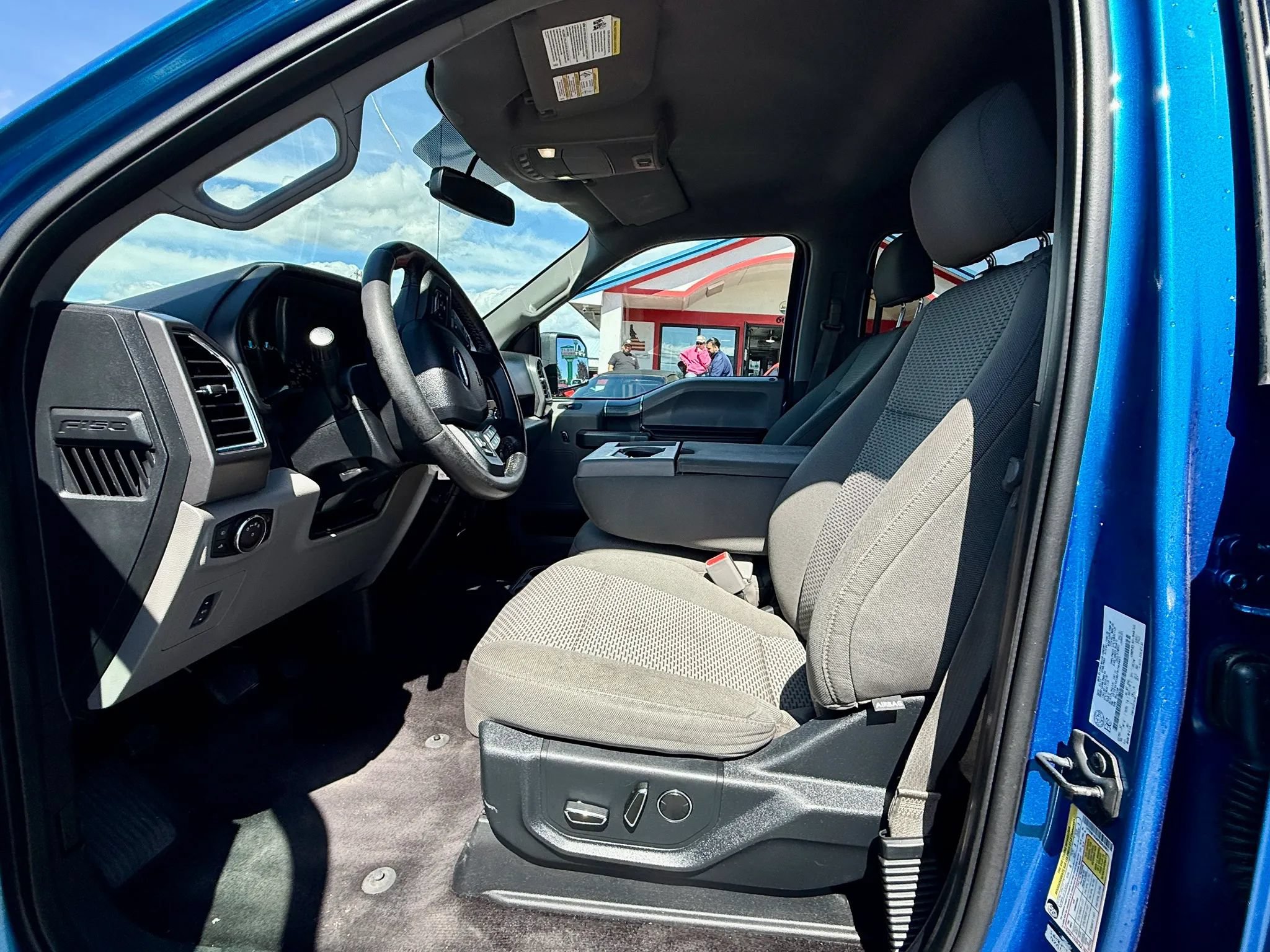 Used 2015 Ford F150 XLT w/ Equipment Group 302A Luxury AWD/4WD image 9