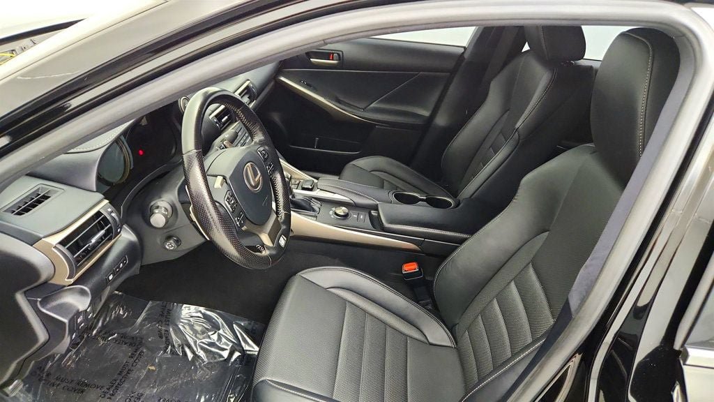 Used 2018 Lexus IS 350 AWD image 21