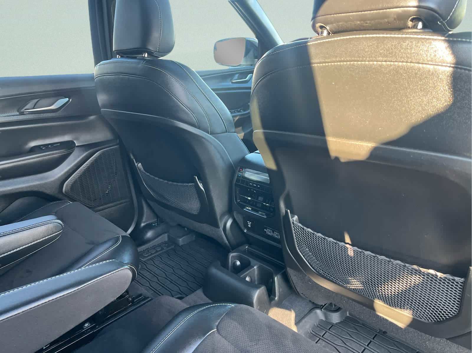 Used 2023 Jeep Grand Cherokee L Laredo image 20