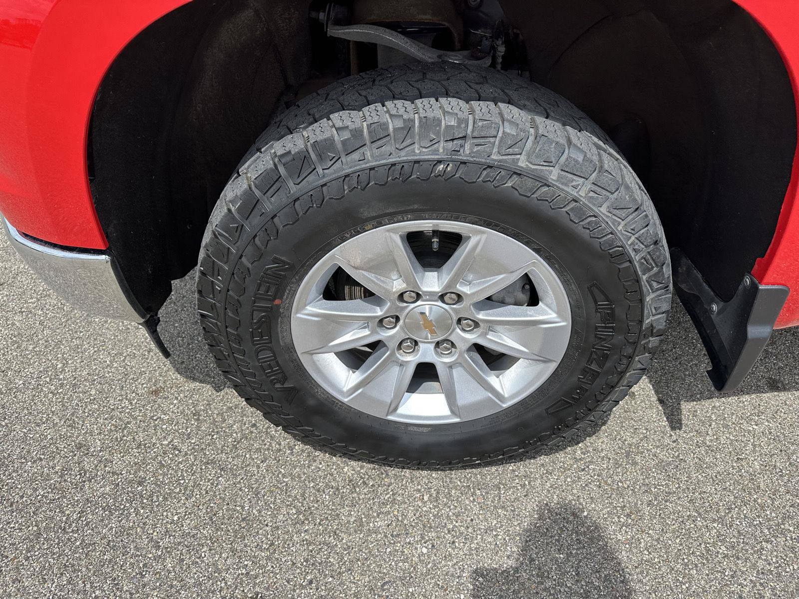 Used 2025 Chevrolet Silverado 1500 LT AWD/4WD image 14