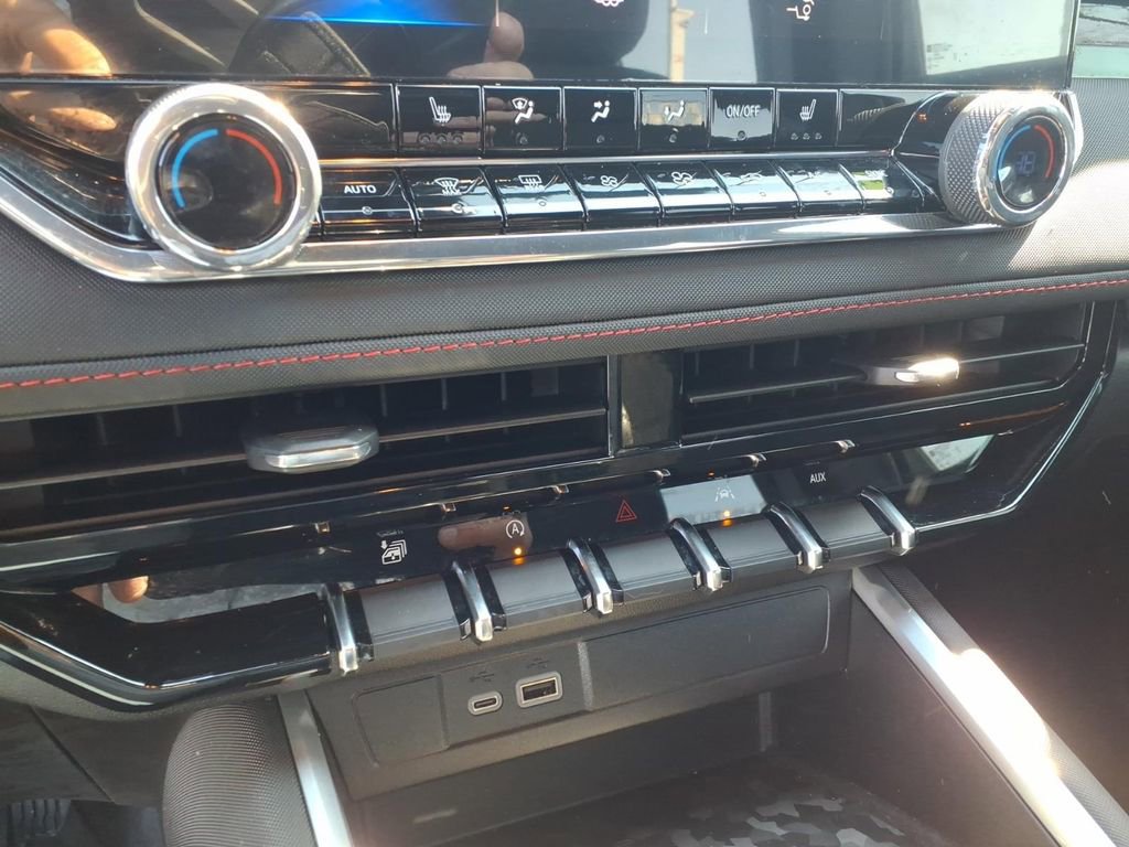 Certified 2024 Chevrolet Colorado Z71 w/ Z71 Convenience Package 2 image 12