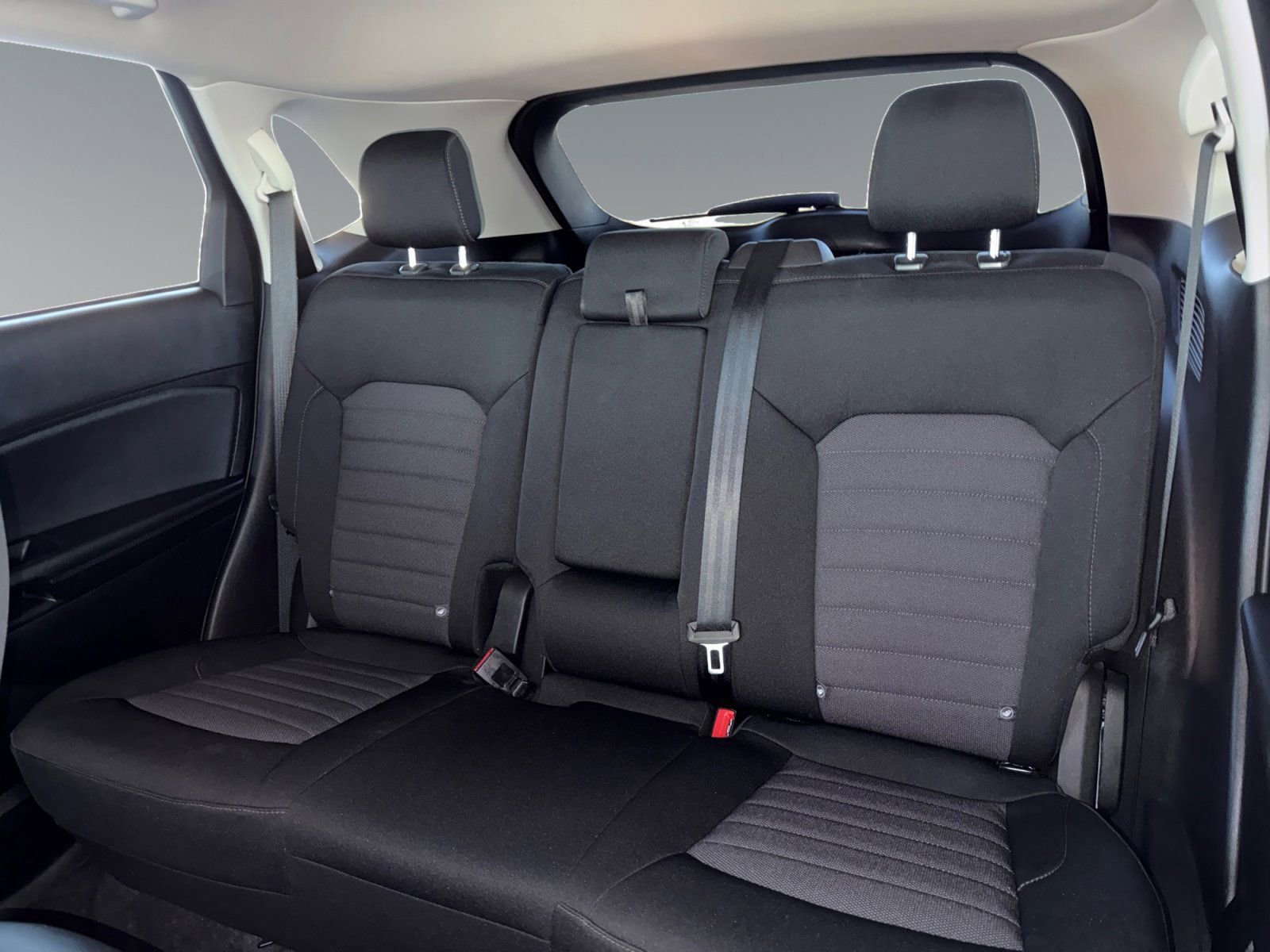 Certified 2024 Ford Edge SE w/ Black Appearance Package image 18