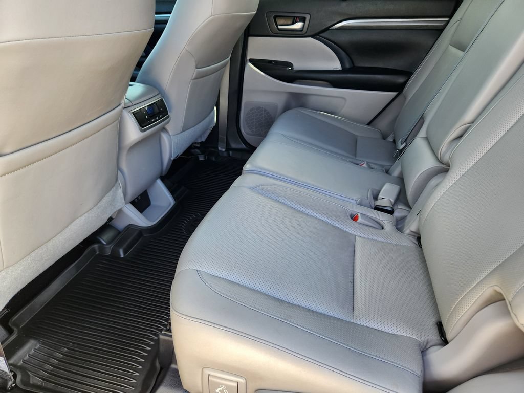 Used 2018 Toyota Highlander Limited AWD/4WD image 23