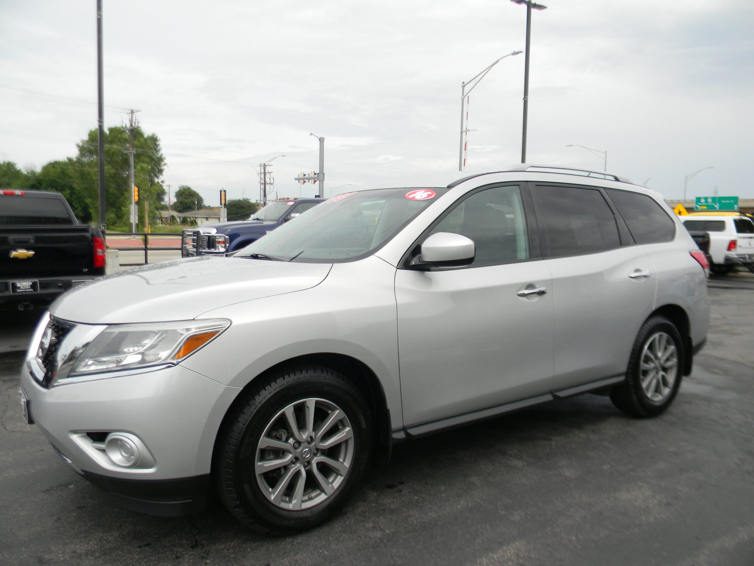 Used 2016 Nissan Pathfinder S FWD image 3