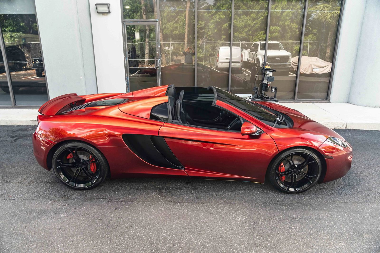 Used 2014 McLaren MP4-12C Spider RWD image 22