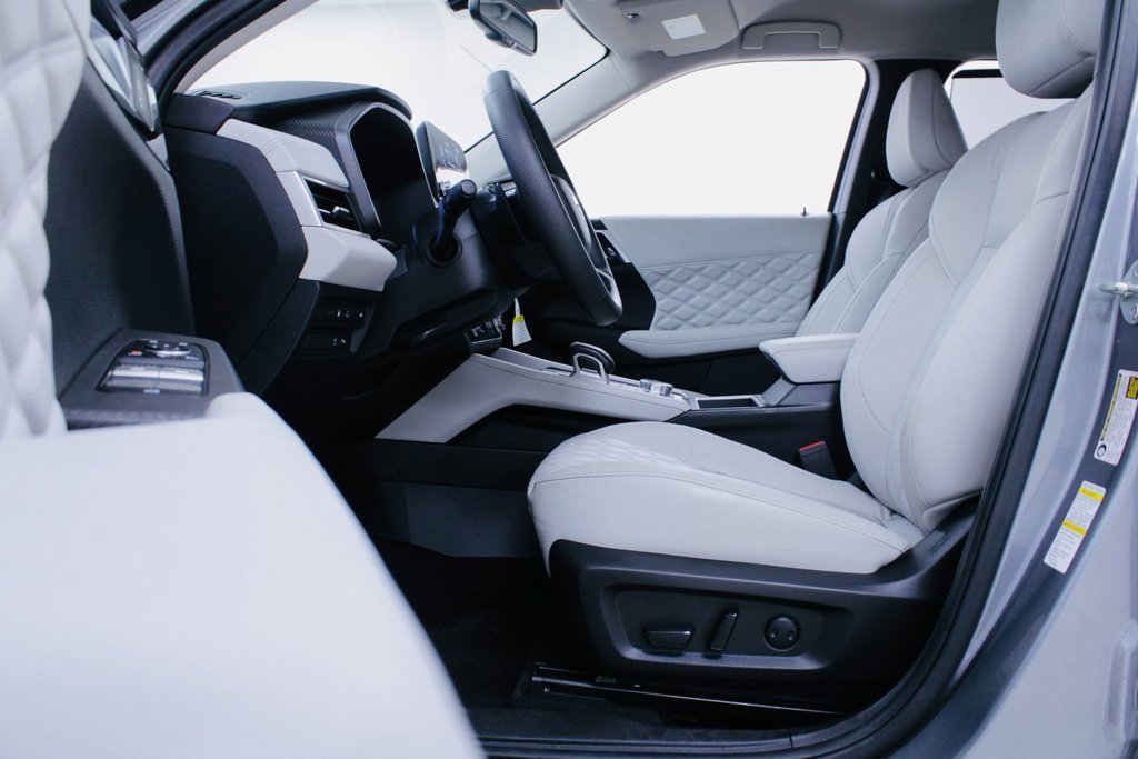 Used 2023 Mitsubishi Outlander SEL image 4