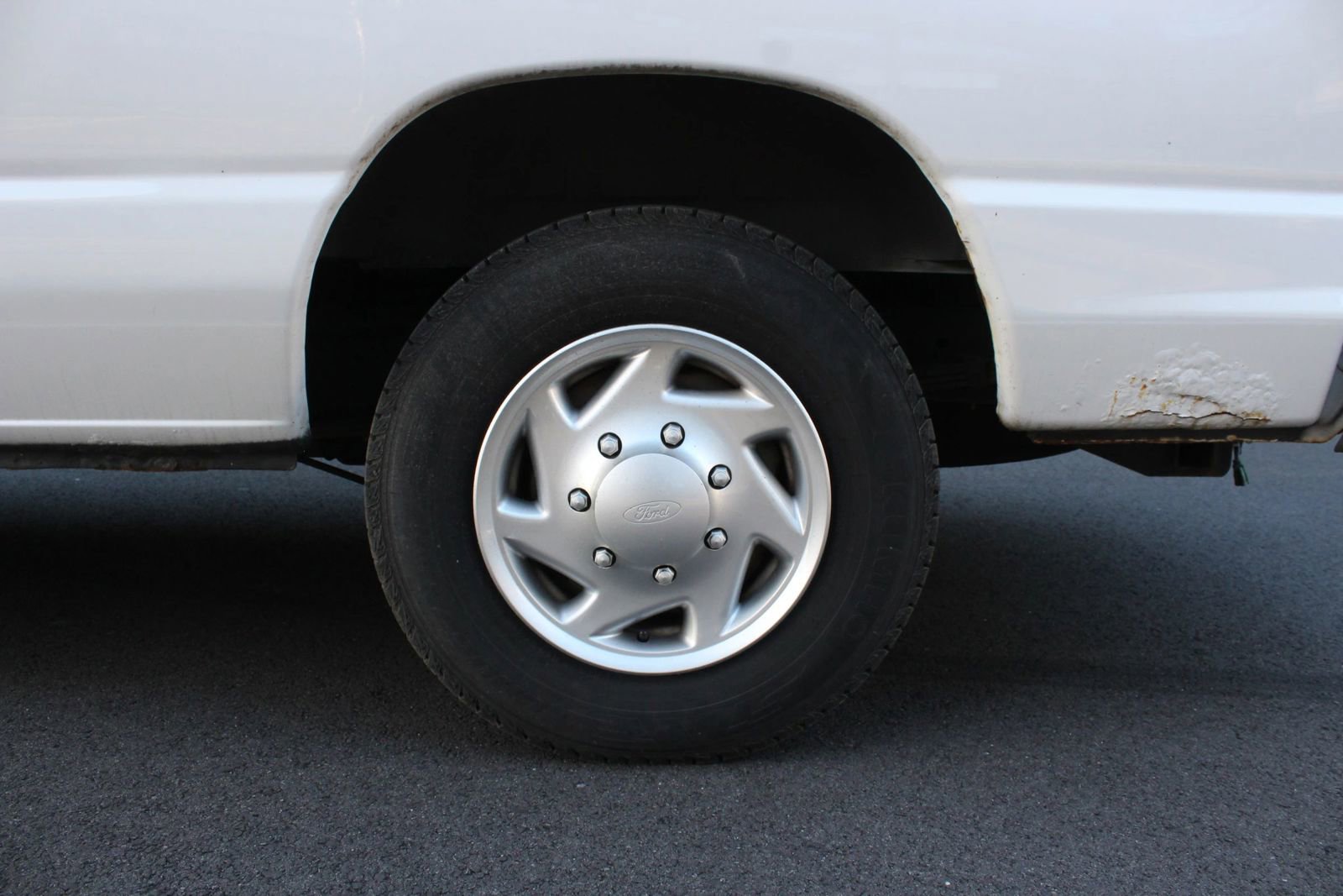 Used 2012 Ford E-150 and Econoline 150 w/ Commercial Cargo Van Pkg RWD image 15