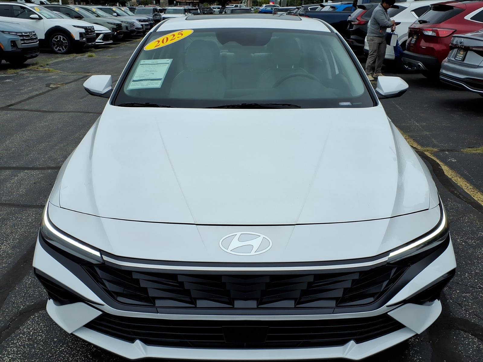 New 2025 Hyundai Elantra Limited FWD image 2