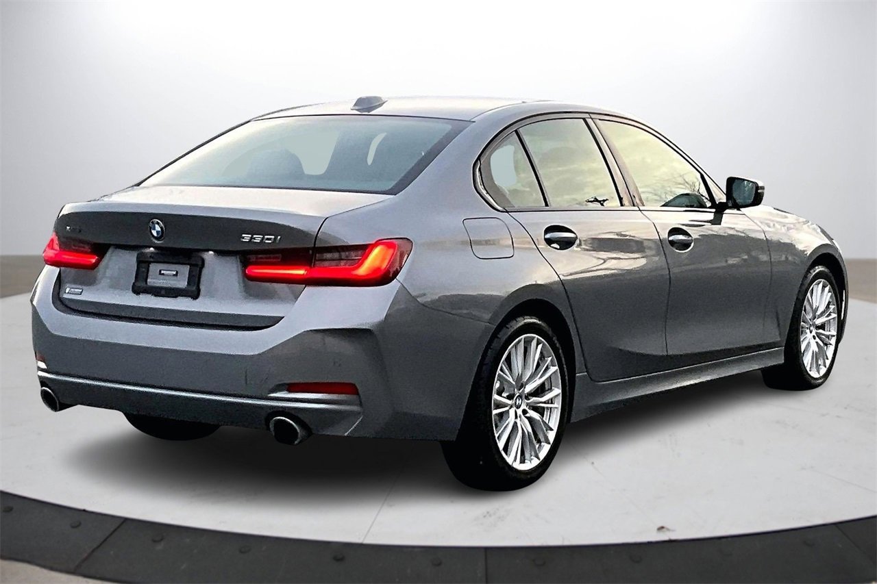 Used 2023 BMW 330i xDrive 330i xDrive w/ Driving Assistance Package image 9