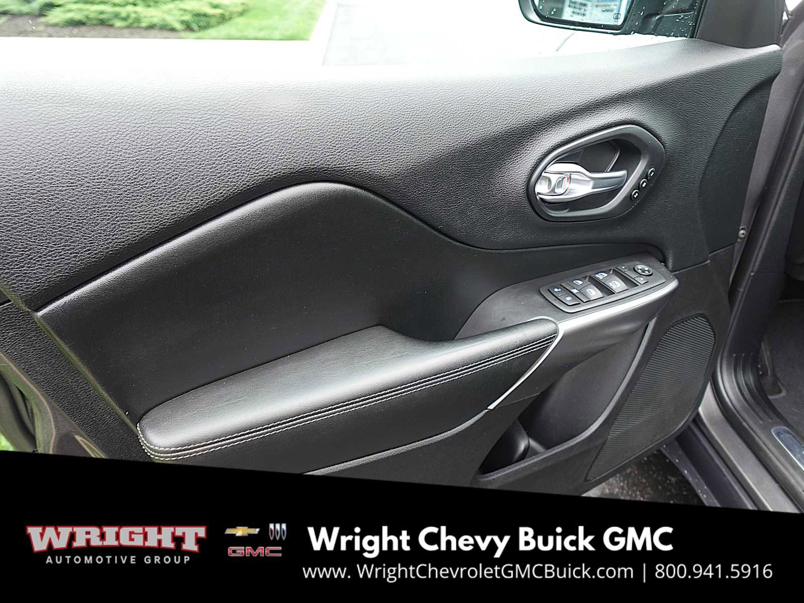 Used 2020 Jeep Cherokee Limited image 12