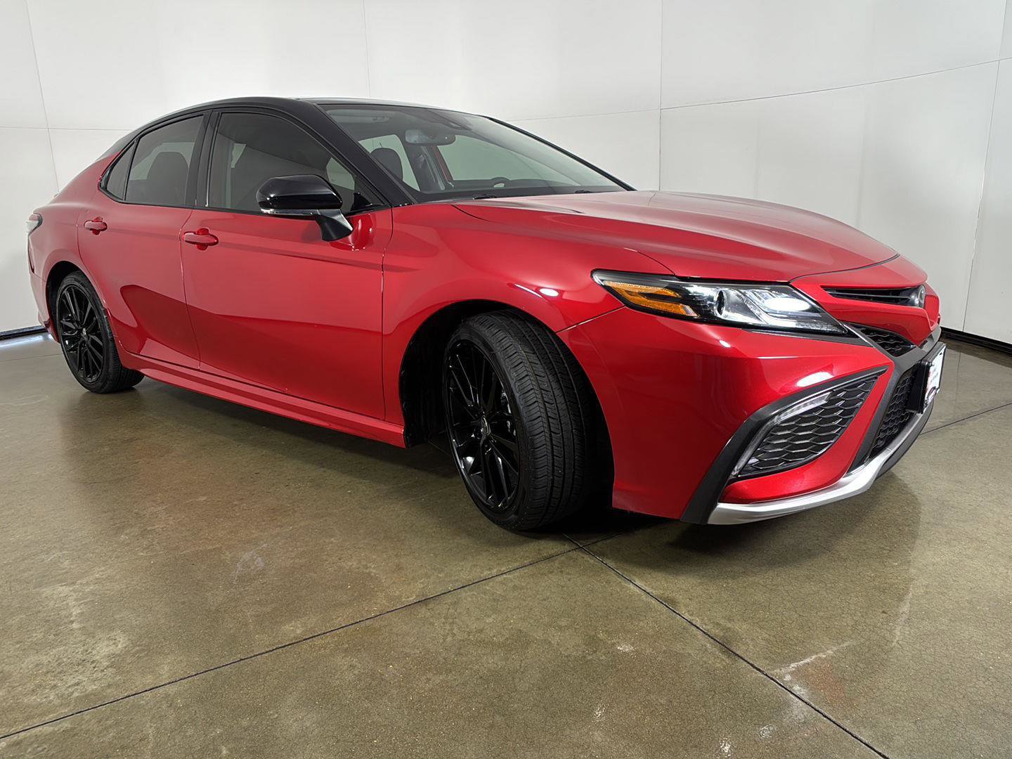 Used 2022 Toyota Camry XSE FWD image 12