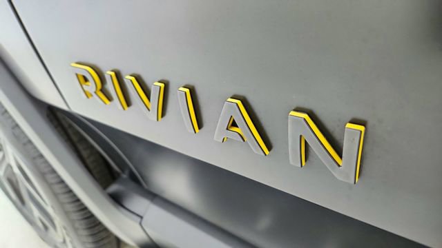 Used 2024 Rivian R1S Adventure image 17