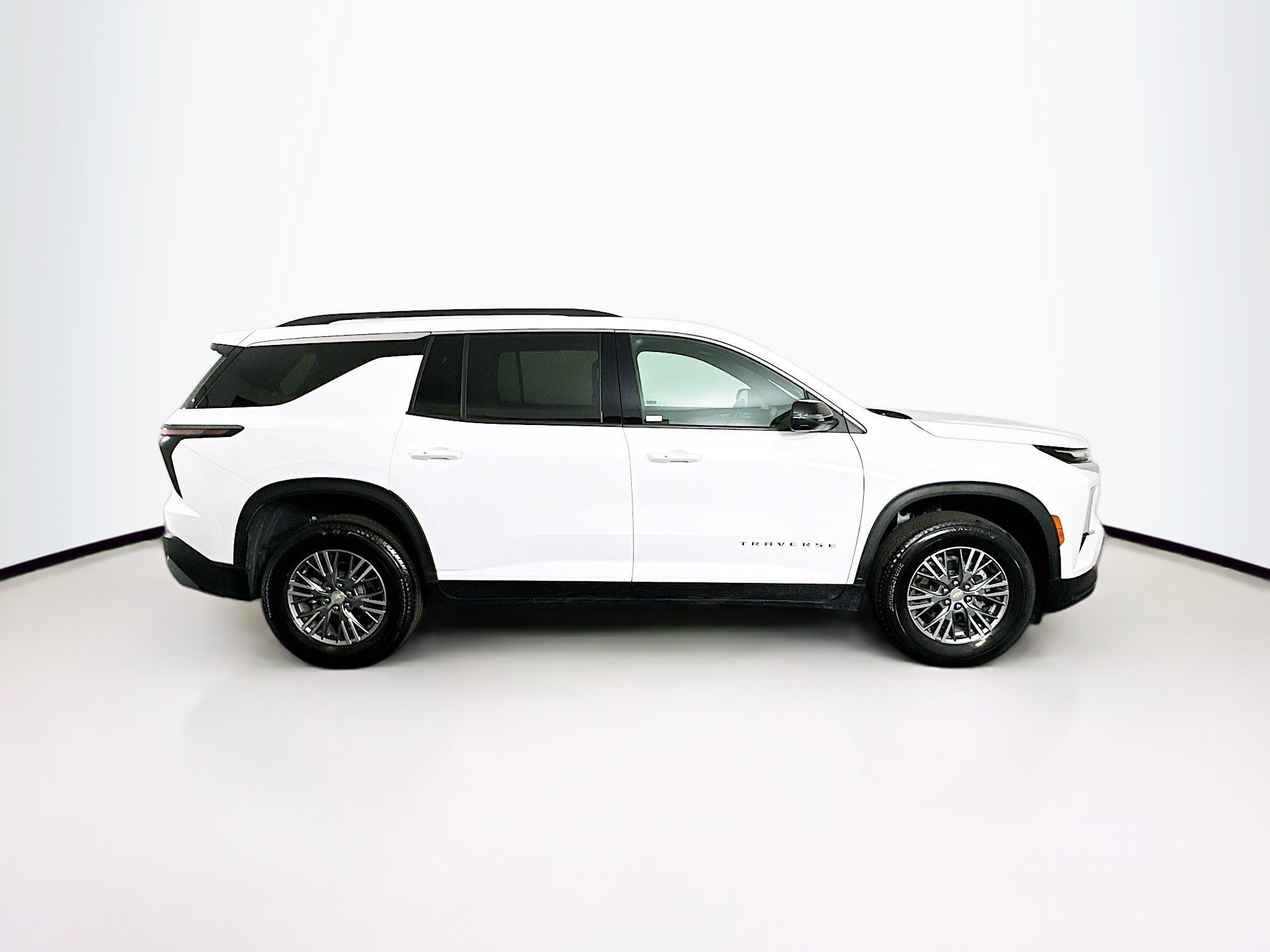 Used 2025 Chevrolet Traverse LT image 10