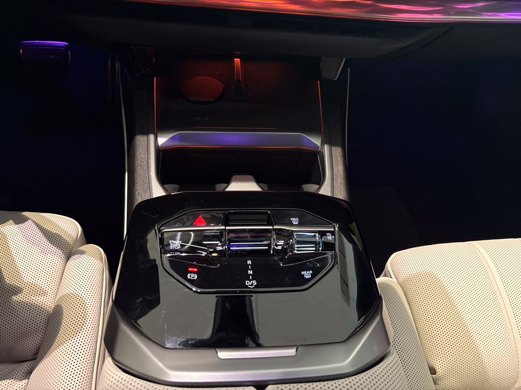 New 2027 BMW 740i RWD image 14