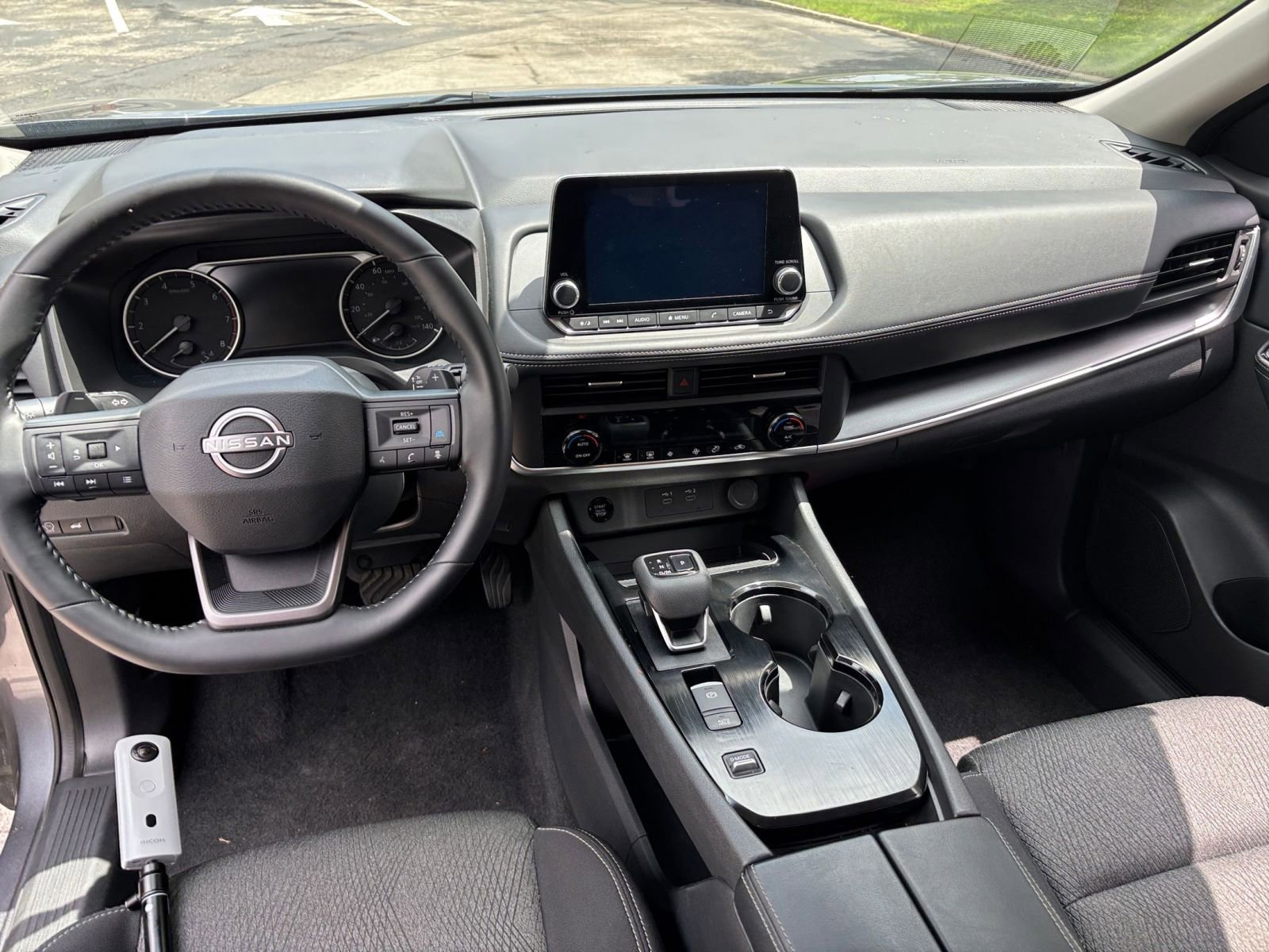 Used 2025 Nissan Rogue SV FWD image 28