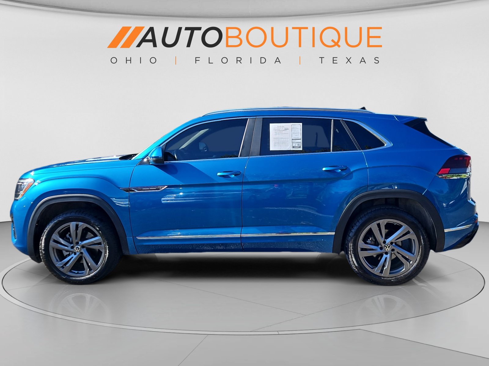 Used 2024 Volkswagen Atlas Cross Sport SEL R-Line AWD/4WD image 2