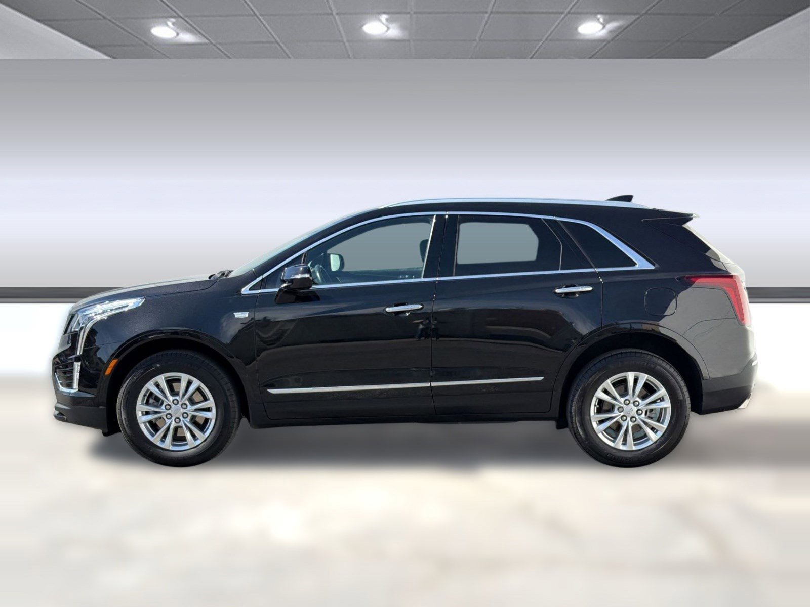 Certified 2023 Cadillac XT5 Luxury w/ LPO, Floor Liner Package image 2